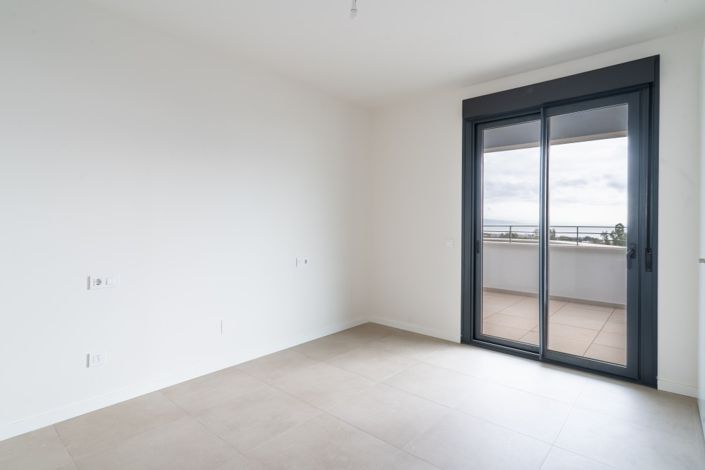 Image No.12-2 Bed Property for sale