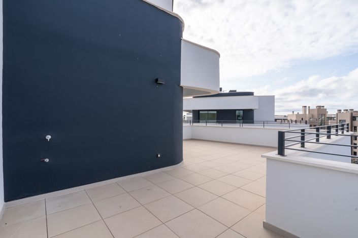 Image No.17-2 Bed Property for sale