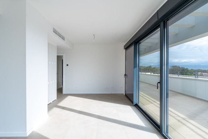 Image No.9-2 Bed Property for sale