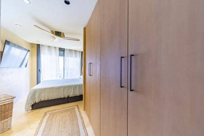 Image No.14-3 Bed Townhouse for sale