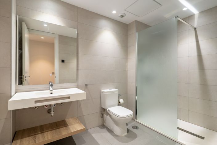 Image No.19-4 Bed Property for sale