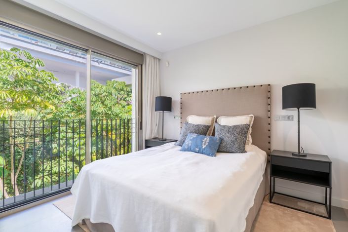 Image No.22-4 Bed Property for sale