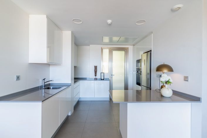 Image No.25-4 Bed Property for sale