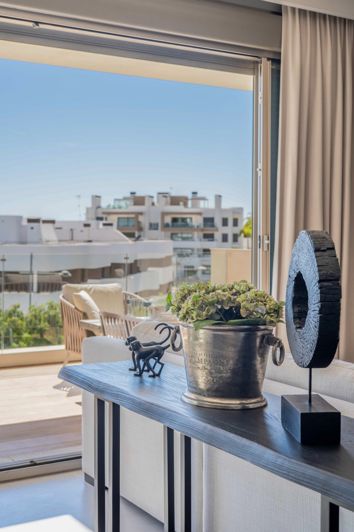 Image No.28-4 Bed Property for sale