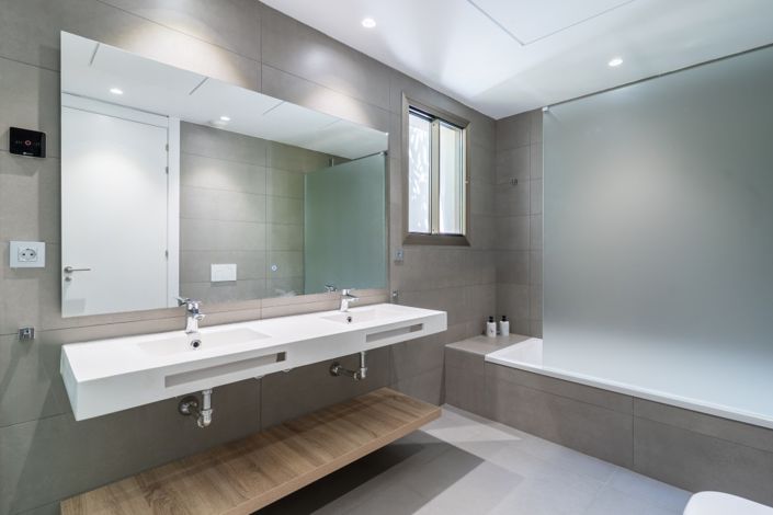 Image No.30-4 Bed Property for sale