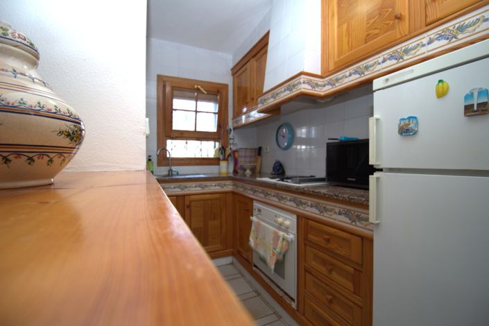 Image No.12-3 Bed Property for sale