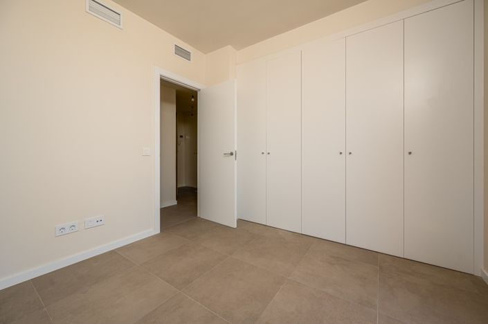 Image No.11-2 Bed Property for sale