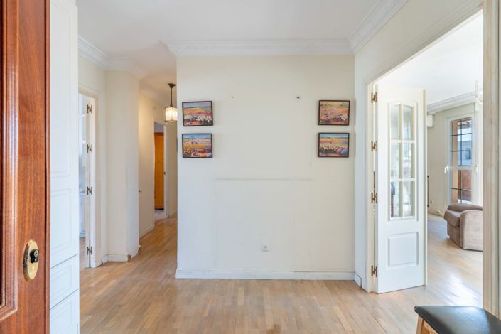 Image No.11-3 Bed Property for sale