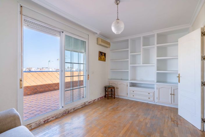 Image No.21-3 Bed Property for sale