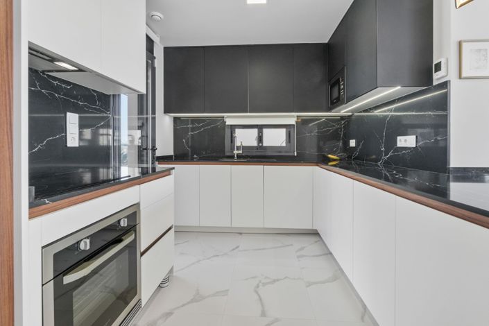 Image No.11-2 Bed Property for sale