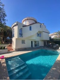 5 Bed Villa for sale