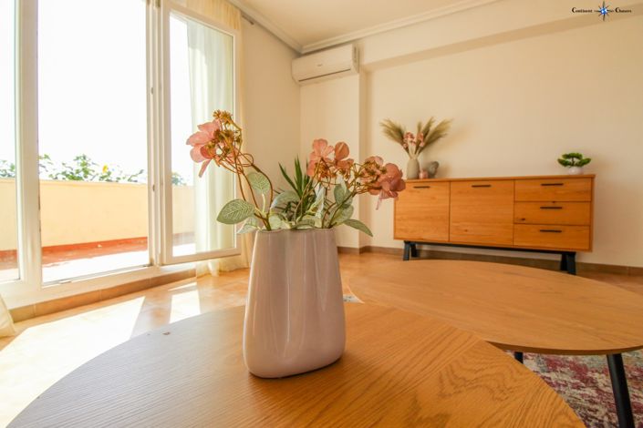 Image No.10-2 Bed Property for sale