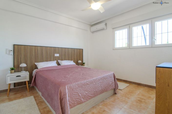 Image No.17-2 Bed Property for sale