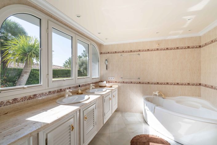 Image No.30-Villa de 5 chambres à vendre à Benalmadena