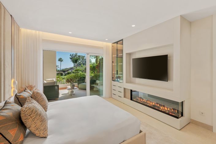 Image No.13-3 Bed Property for sale