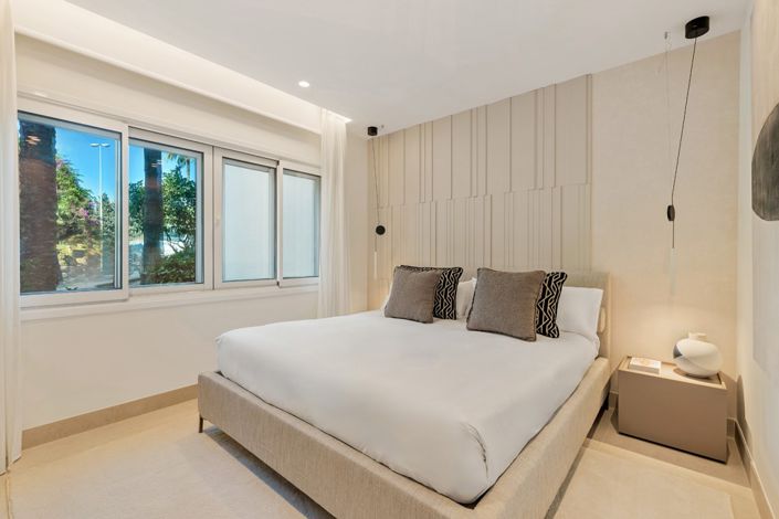 Image No.17-3 Bed Property for sale