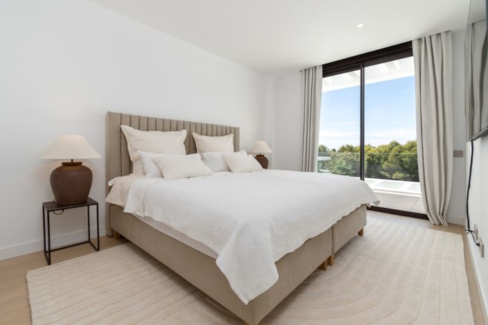 Image No.22-4 Bed Semi-Detached for sale