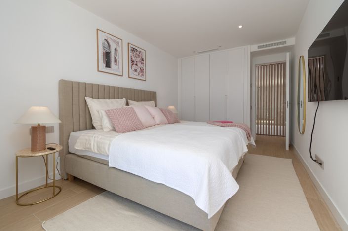 Image No.26-4 Bed Semi-Detached for sale