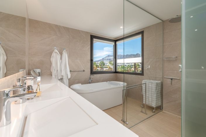 Image No.28-4 Bed Semi-Detached for sale