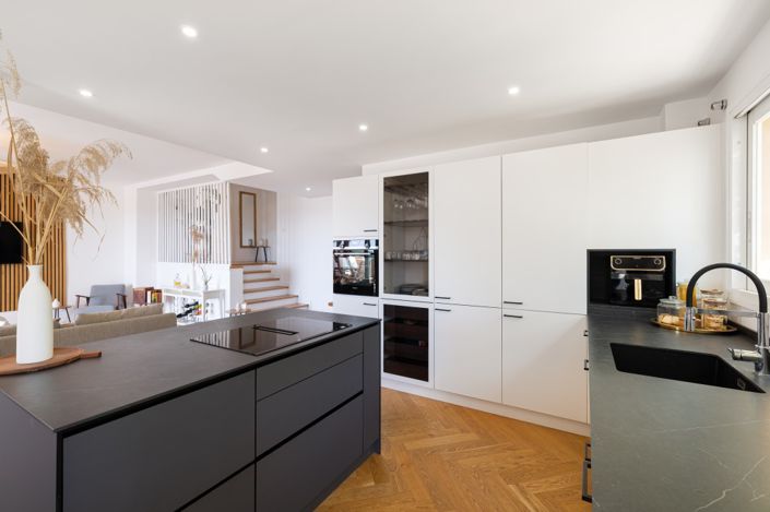 Image No.12-3 Bed Property for sale