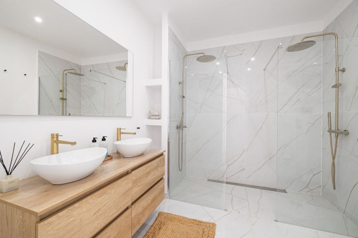 Image No.19-3 Bed Property for sale