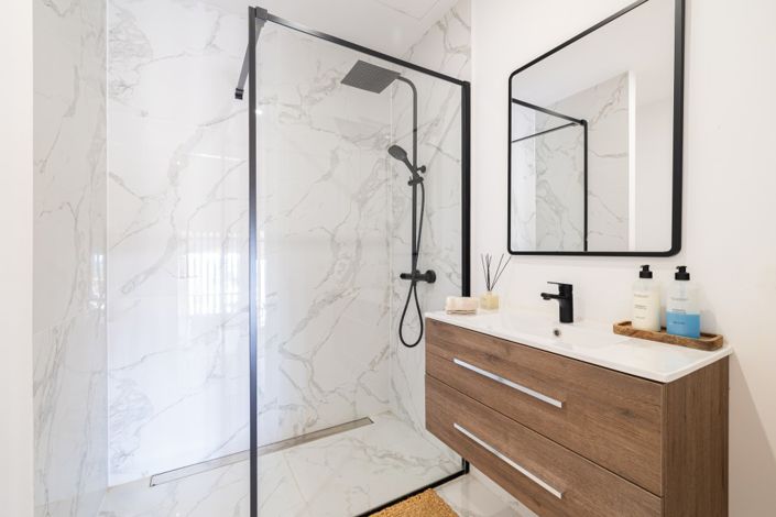 Image No.28-3 Bed Property for sale