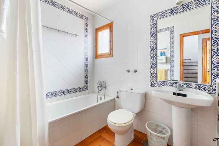 Image No.16-3 Bed Townhouse for sale