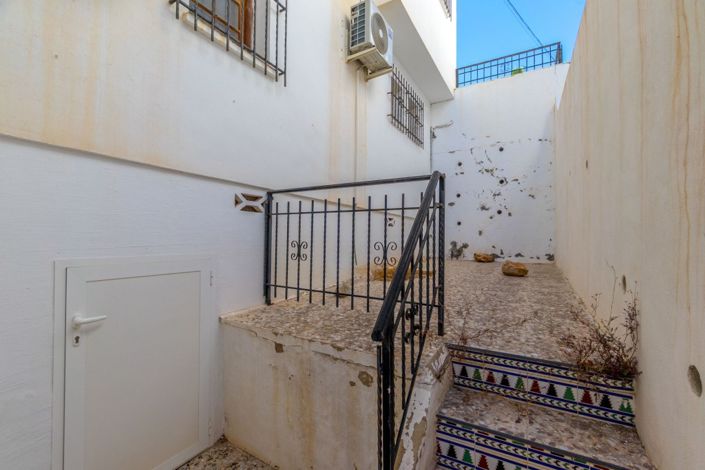 Image No.36-3 Bed Townhouse for sale