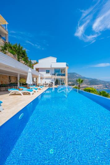 Image No.37-5 Bed Villa / Detached for sale