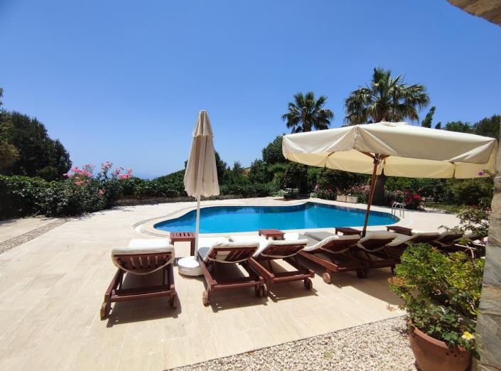 Image No.10-10 Bed Country Property for sale