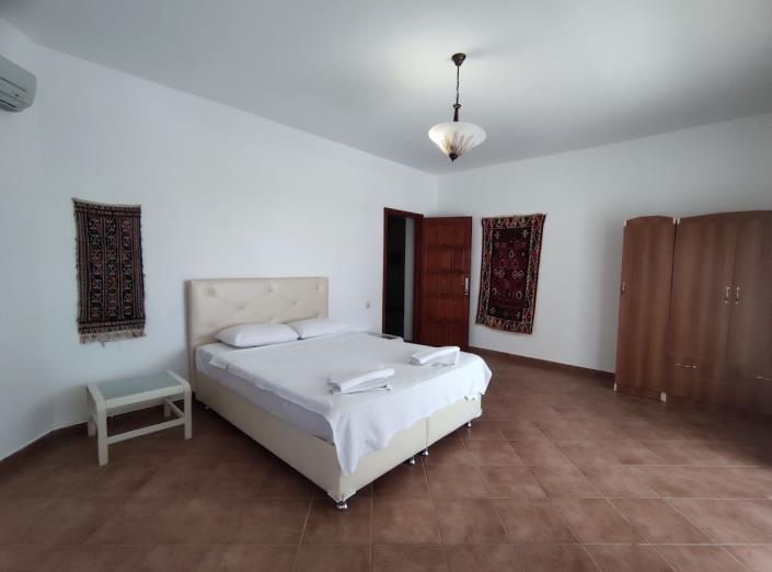 Image No.12-10 Bed Country Property for sale