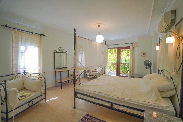 Image No.19-4 Bed Villa / Detached for sale