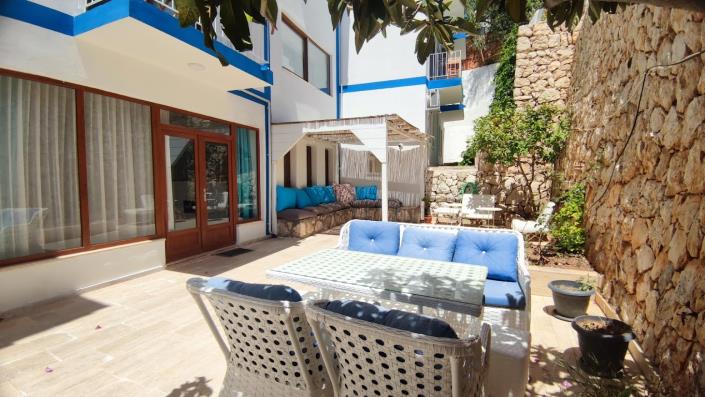 Image No.22-24 Bed Commercial for sale