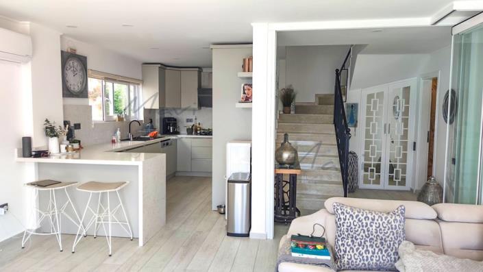 Image No.24-4 Bed Villa / Detached for sale