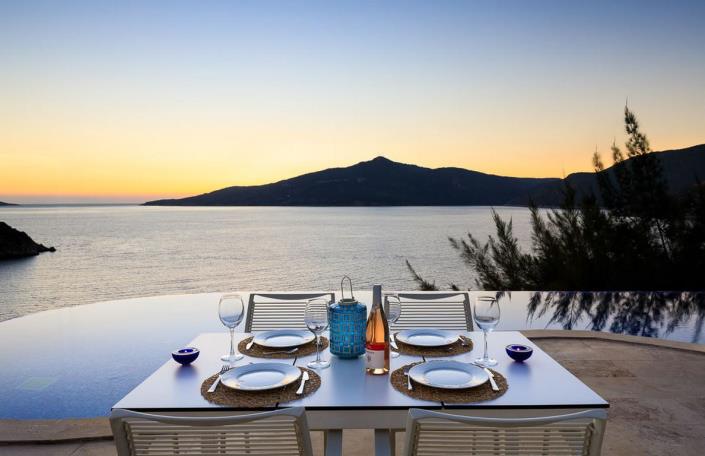 Image No.5-5 Bed Commercial for sale