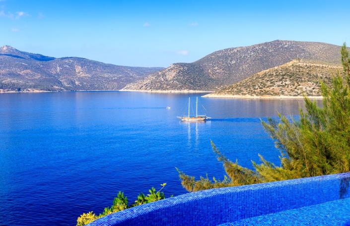 Image No.15-5 Bed Commercial for sale