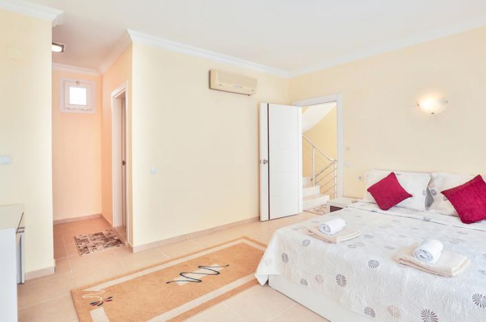 Image No.14-4 Bed Villa / Detached for sale