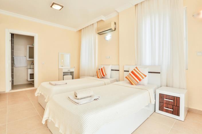 Image No.15-4 Bed Villa / Detached for sale