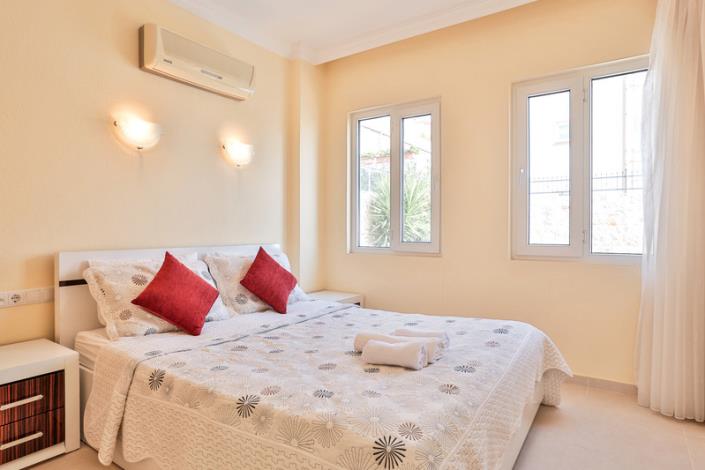 Image No.22-4 Bed Villa / Detached for sale