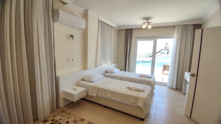 Image No.41-4 Bed Villa / Detached for sale