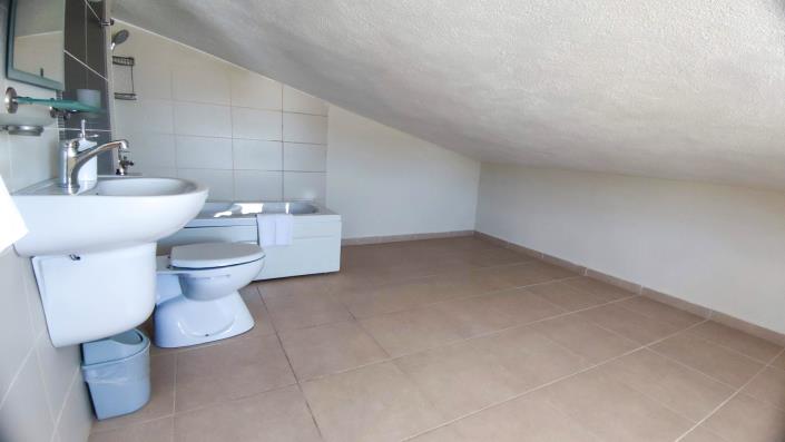 Image No.46-4 Bed Villa / Detached for sale