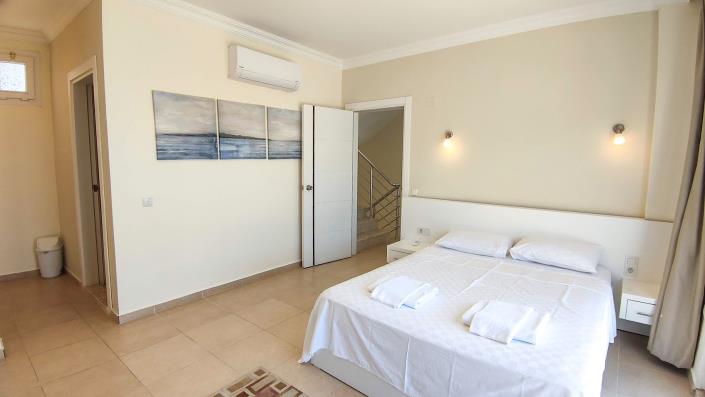 Image No.48-4 Bed Villa / Detached for sale