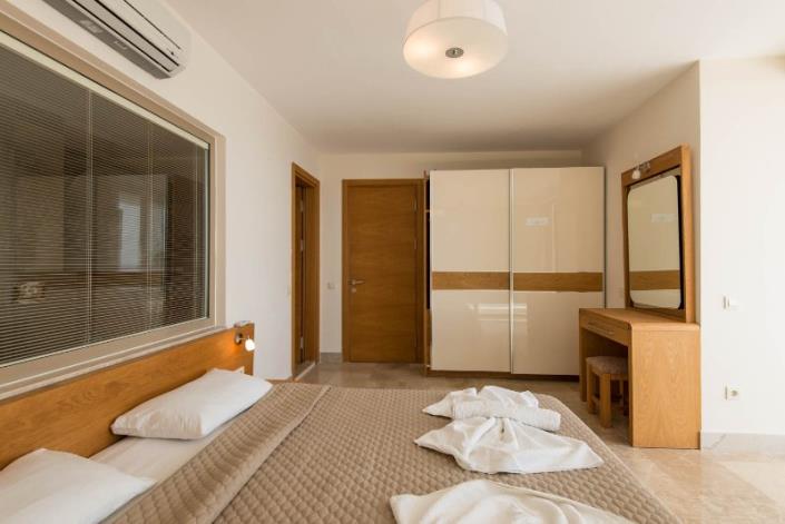 Image No.15-4 Bed Villa / Detached for sale