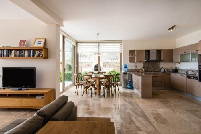 Image No.18-4 Bed Villa / Detached for sale