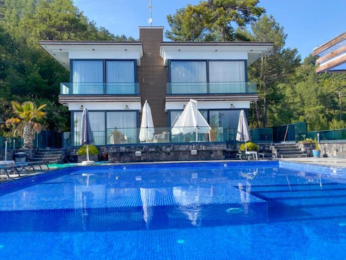 Image No.15-4 Bed Villa / Detached for sale