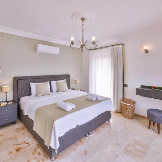 Image No.6-5 Bed Villa / Detached for sale