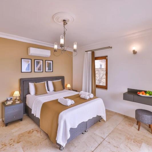 Image No.8-5 Bed Villa / Detached for sale