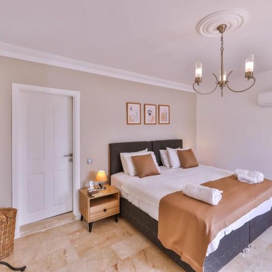 Image No.21-5 Bed Villa / Detached for sale