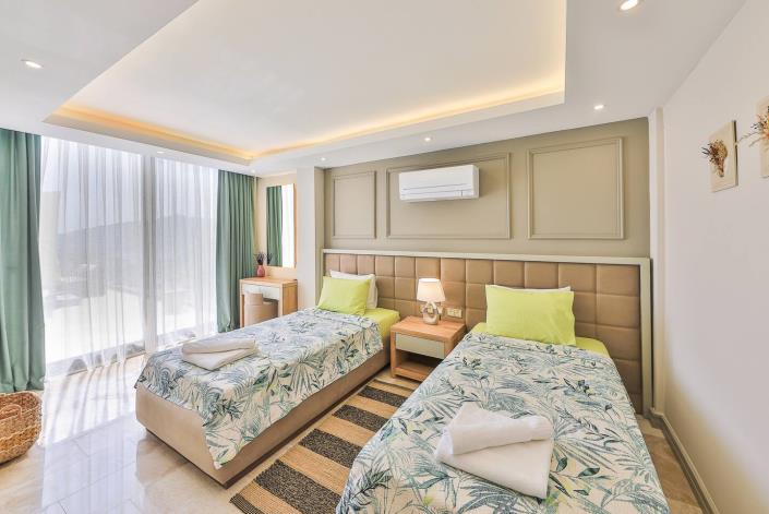 Image No.28-5 Bed Village House for sale