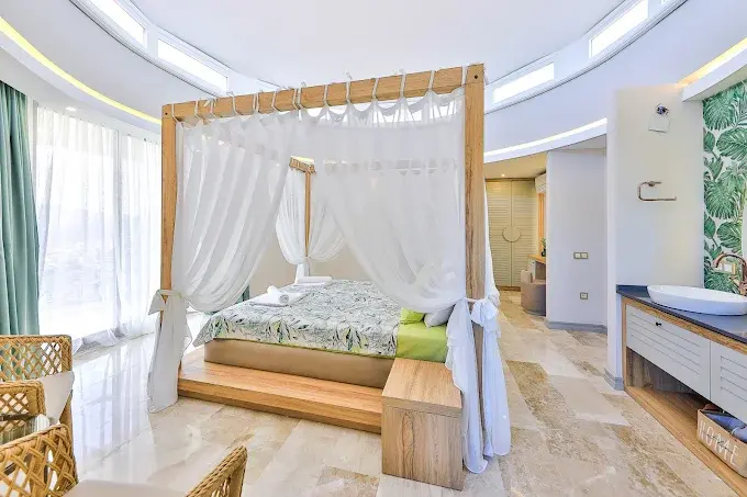 Image No.40-5 Bed Village House for sale